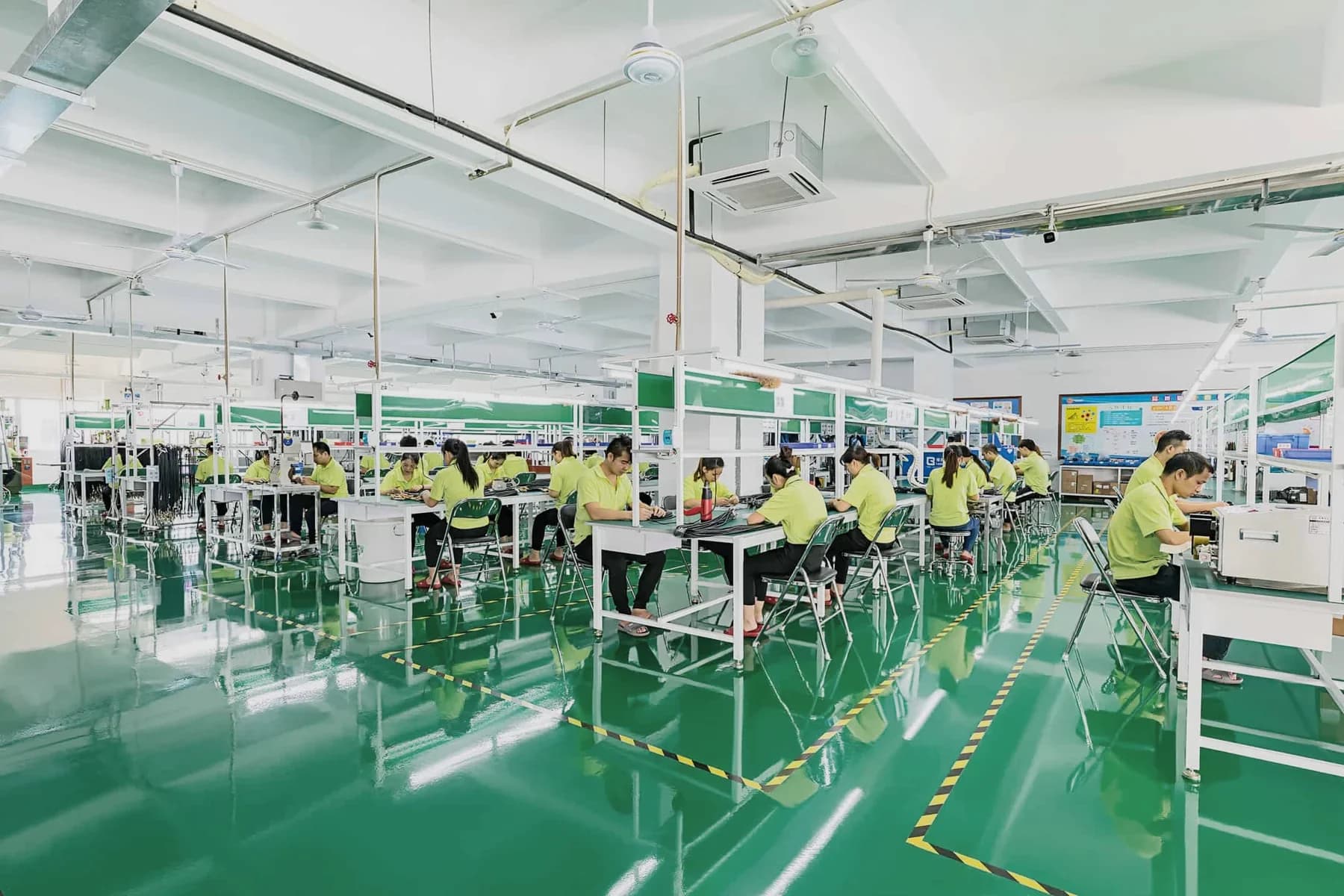 Assembly hall with rows of individual workstations