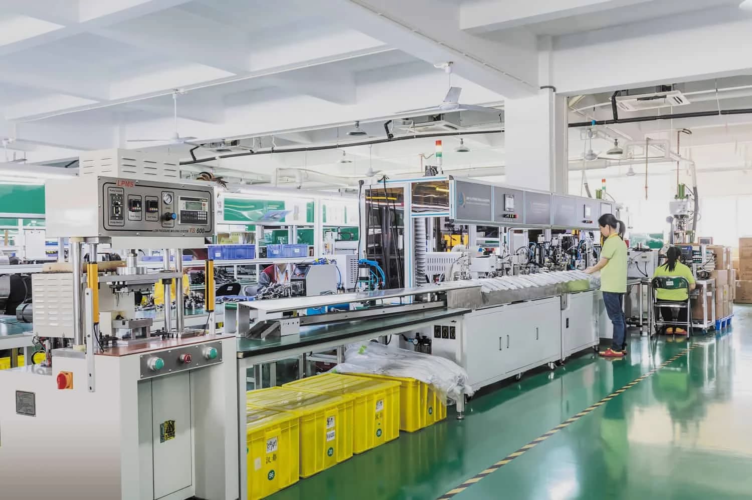Production hall at a manufacturing site