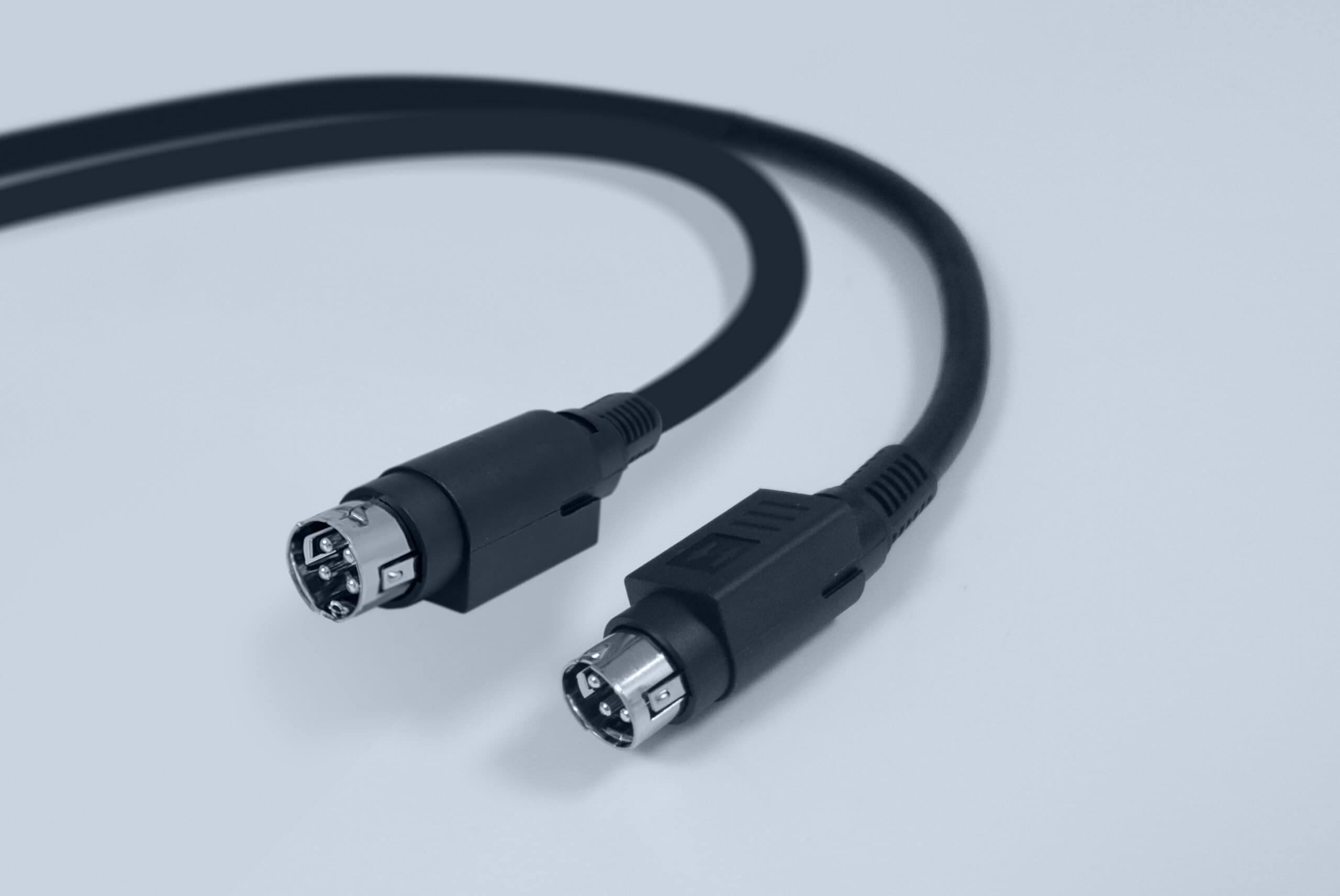MDP4 plug and socket with quick-locking mechanism