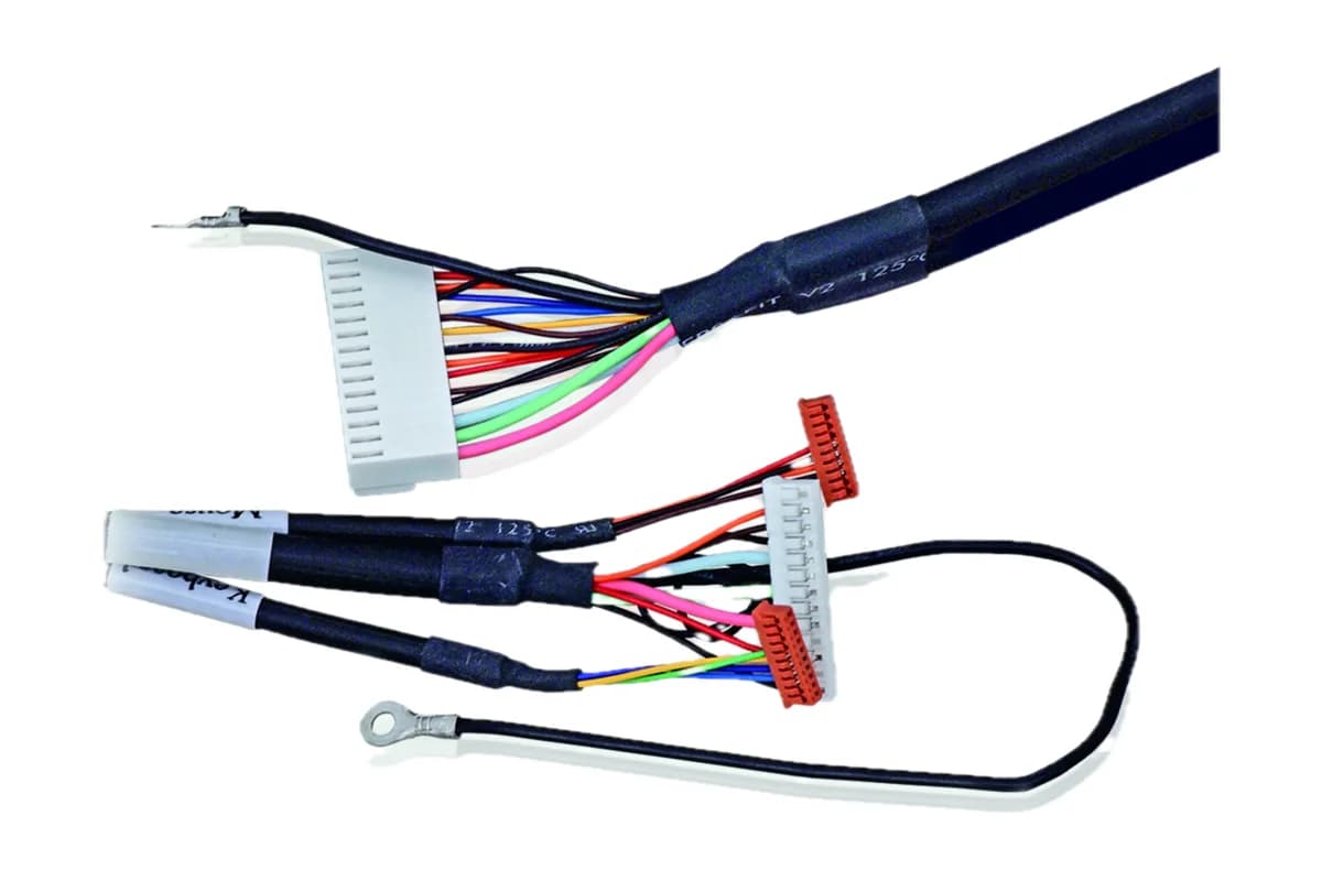 Cable harnesses with multi-pin connectors, coloured single cores and ring terminal